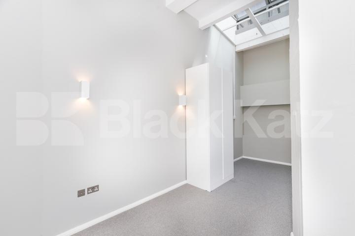 Stunning three bedroom warehouse apartment offering loft style features  Eagle House - Eagle Wharf Road, Old Street - Shoreditch Park